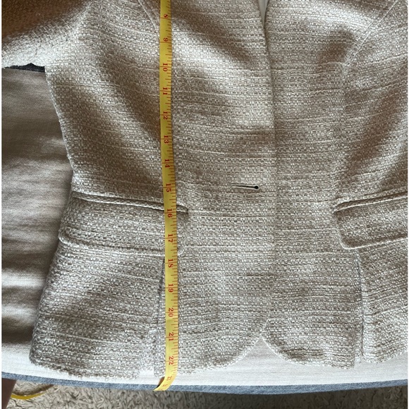 Banana Republic size 8 women’s blazer cream color.  Good used condition. - Picture 5 of 8